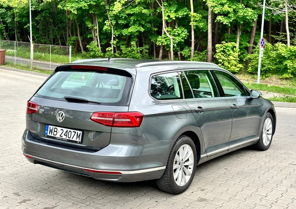 Volkswagen Passat cena 59999 przebieg: 200000, rok produkcji 2016 z Gdynia małe 596